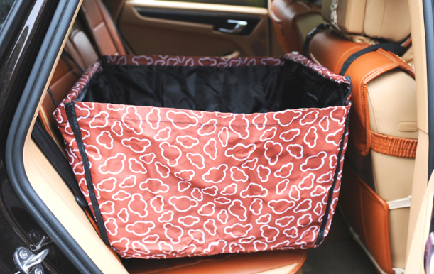 Protector café con nubes para asiento de auto