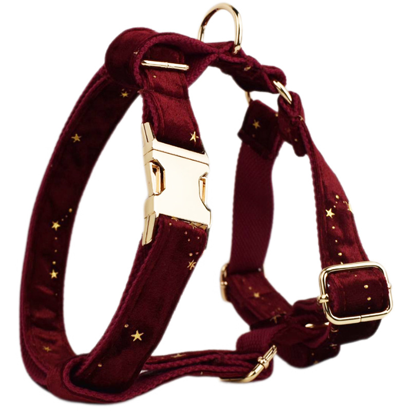Collar y accesorios de terciopelo